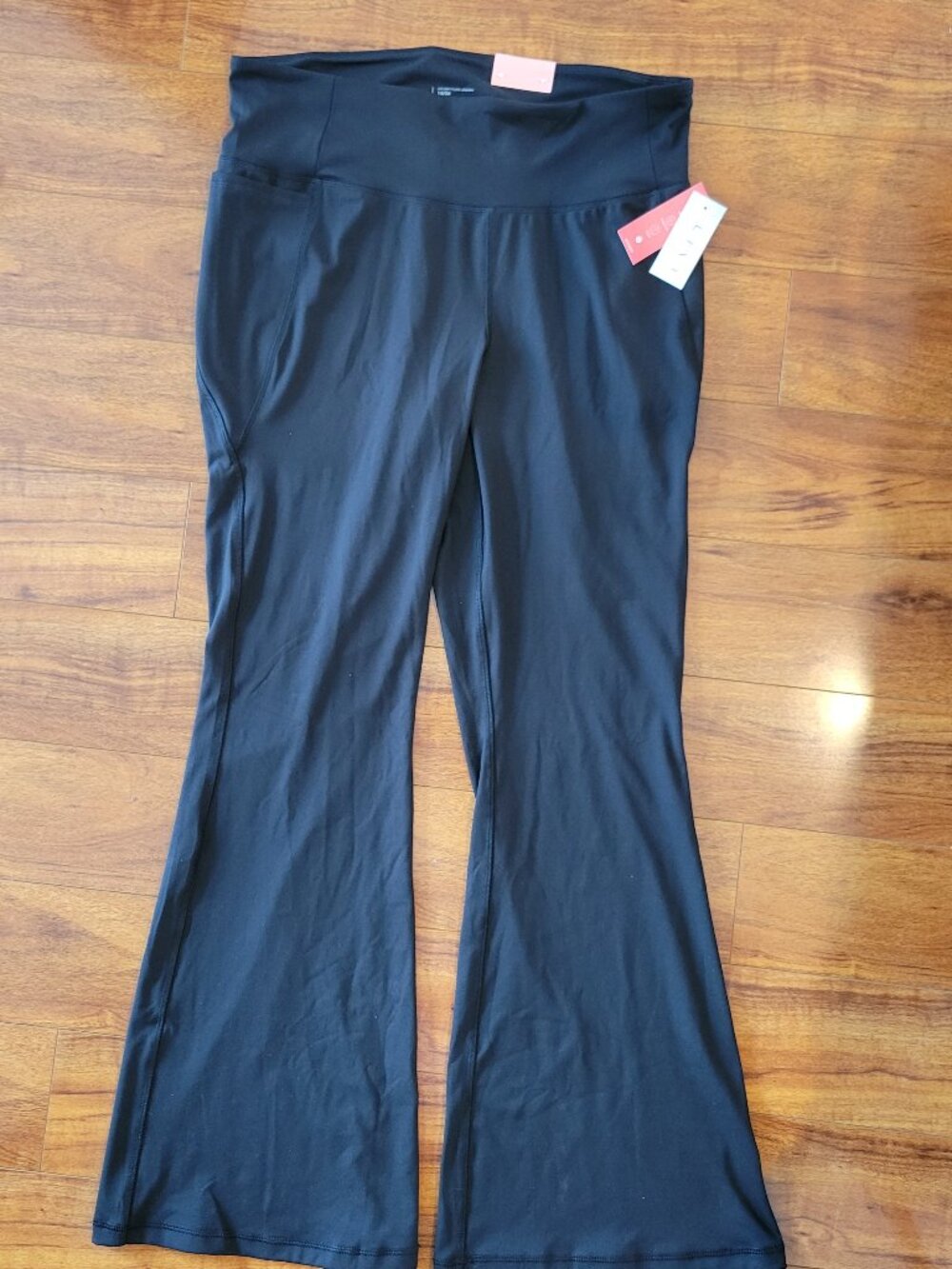 NWT LIVI Women's Black Flare Leggings